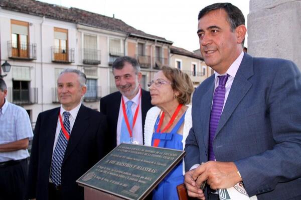 XVI Coloquio Nacional Historia de la Educacin. Monumento al maestro.  Burgo de Osma, Soria