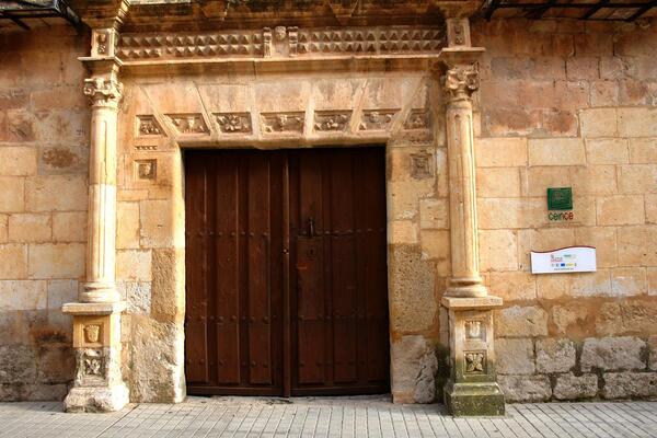 Puerta principal de acceso al Ceince