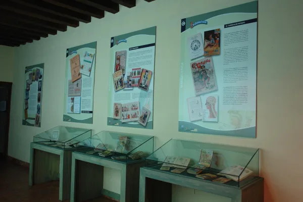 Paneles de la sala C del museo. Manualística