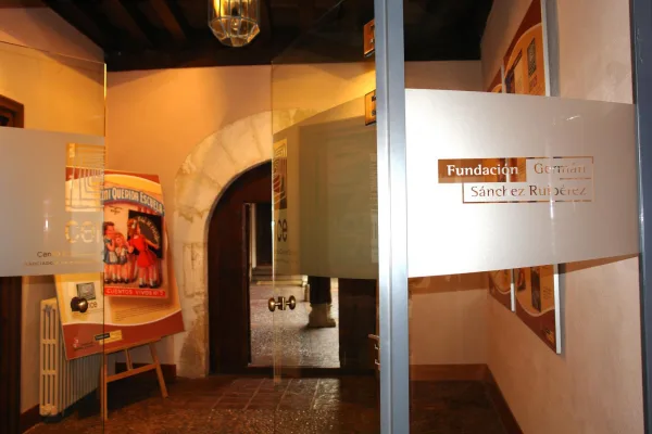 Zaguán o hall de entrada al museo pedagógico.